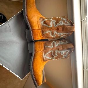 Women’s Ariat boots